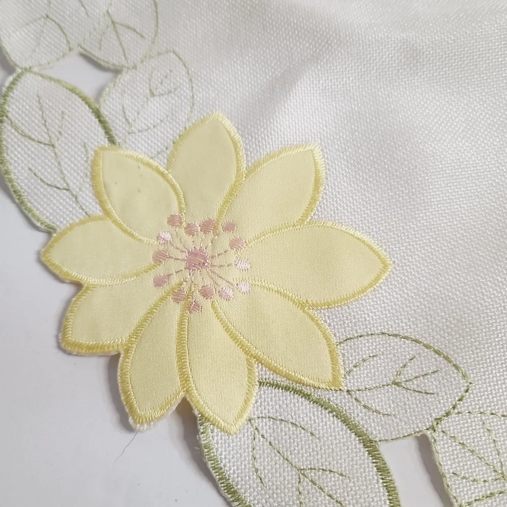 Vintage Grannycore Pastel Floral Embroidery Applique Placemat